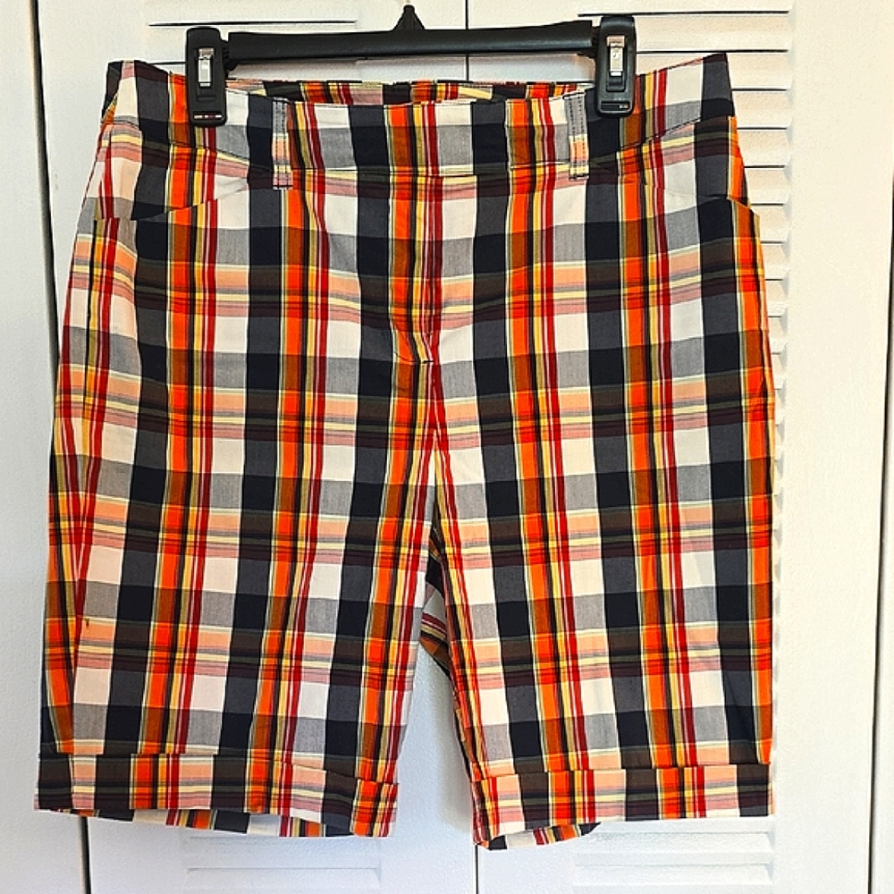 Jones New York Orange and Black Flat Front Bermuda Shorts